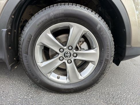 Used 2015 Toyota RAV4 XLE AWD/4WD image 5
