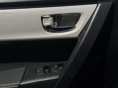 Used 2018 Toyota Corolla LE FWD image 22