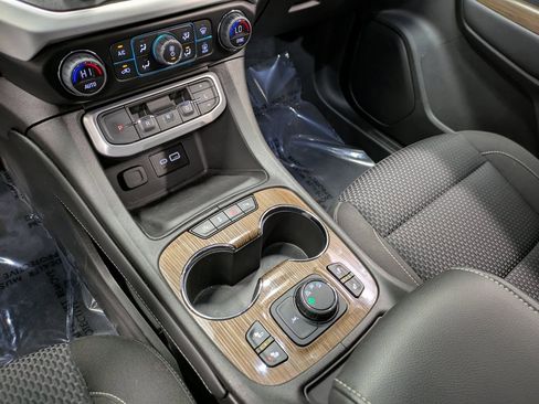 Used 2023 GMC Acadia SLE w/ Driver Convenience Package image 14