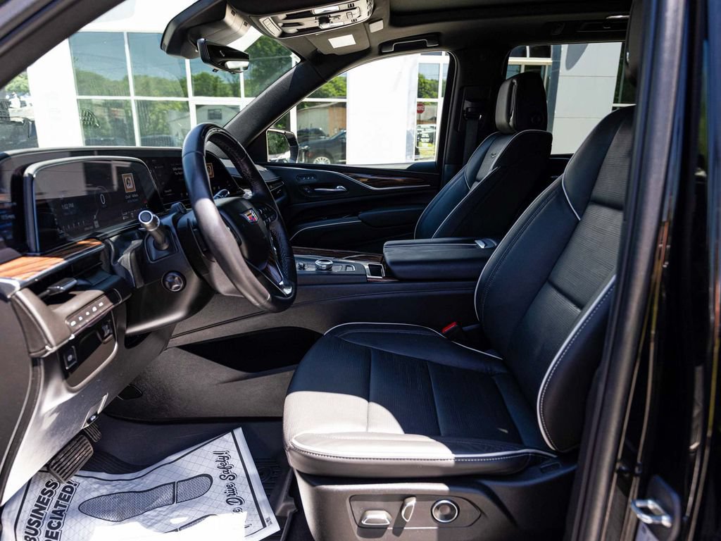 Used 2024 Cadillac Escalade Premium Luxury AWD/4WD image 25