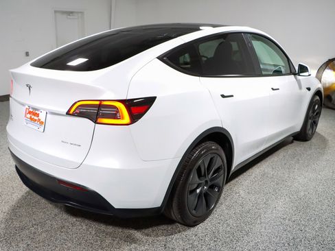 Used 2024 Tesla Model Y Long Range image 7