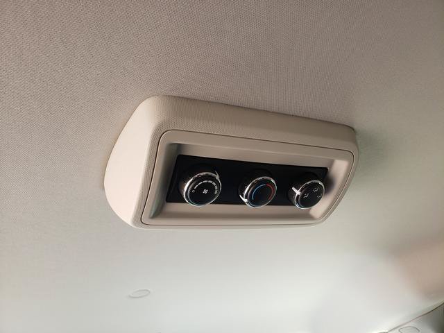 Used 2018 Dodge Grand Caravan SE w/ UConnect Hands-Free Group FWD image 15