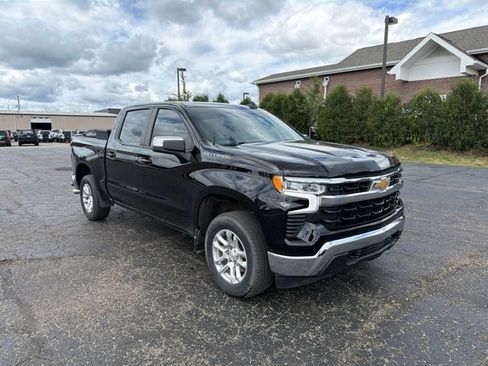Used 2024 Chevrolet Silverado 1500 LT AWD/4WD image 2