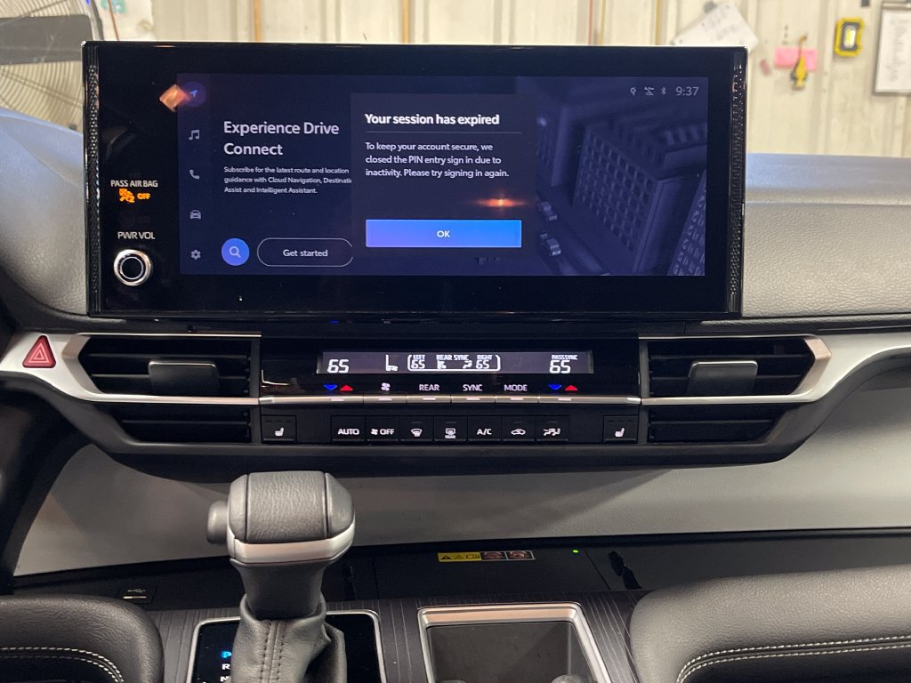 Certified 2025 Toyota Sienna XLE FWD image 18