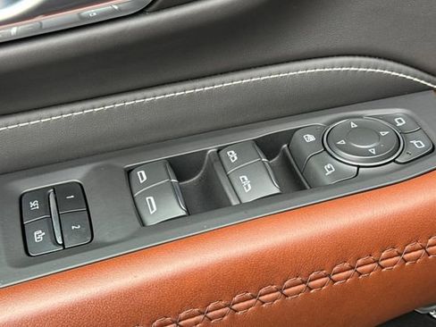 Used 2024 GMC Yukon Denali Ultimate AWD/4WD image 12
