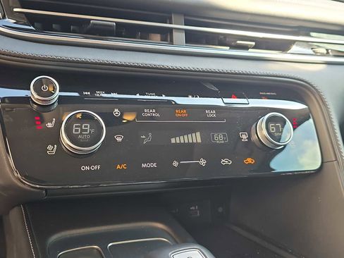 Certified 2025 INFINITI QX60 Luxe image 19