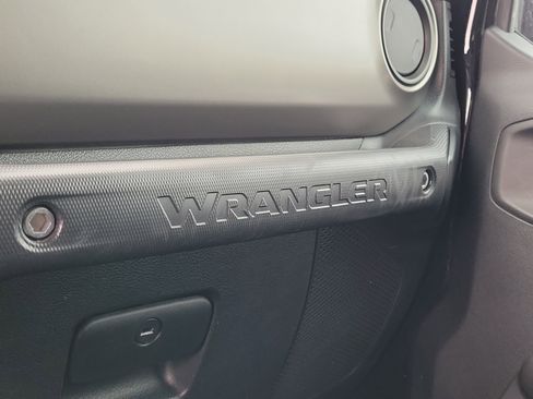 Used 2020 Jeep Wrangler Sport image 9