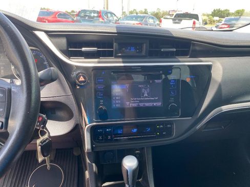 Used 2019 Toyota Corolla SE FWD image 28