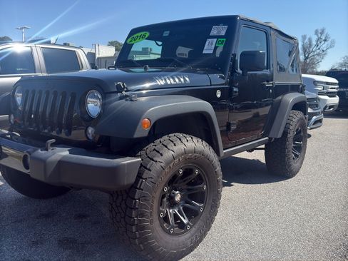 Used 2016 Jeep Wrangler Sport image 4