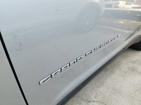 Used 2021 Jeep Grand Cherokee L Limited AWD/4WD image 10