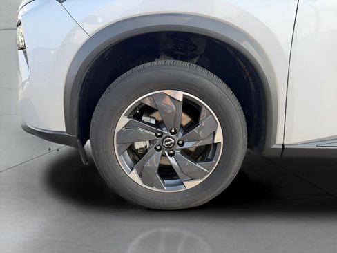 Used 2025 Nissan Rogue SV FWD image 25