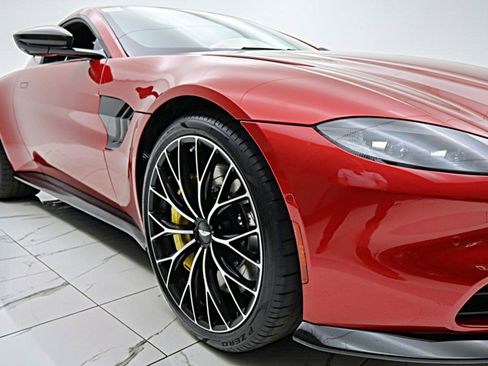 Used 2023 Aston Martin V8 Vantage Coupe RWD image 9
