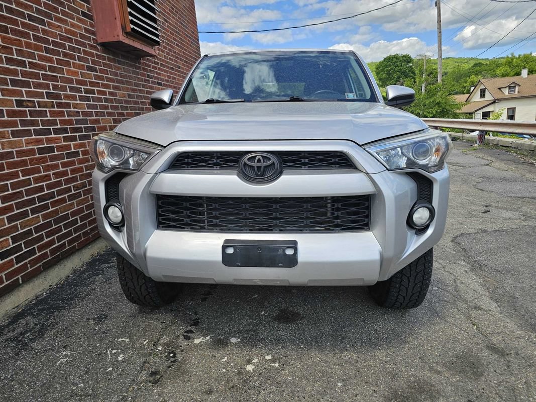 Used 2014 Toyota 4Runner SR5 AWD/4WD image 3