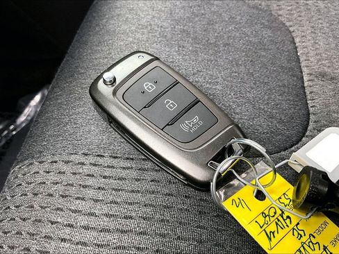 Used 2023 Hyundai Santa Fe SE w/ Cargo Package image 11