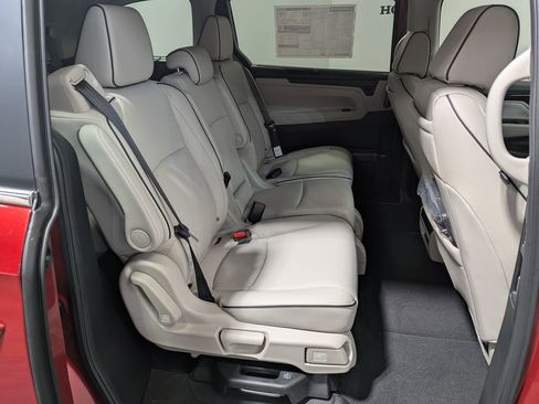 New 2026 Honda Odyssey Touring image 14