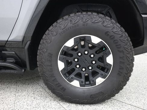 Used 2024 GMC Hummer EV 2X w/ Extreme Off-Road Package AWD/4WD image 7
