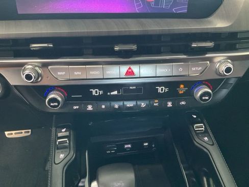 Used 2024 Kia Telluride SX w/ Towing Package FWD image 17