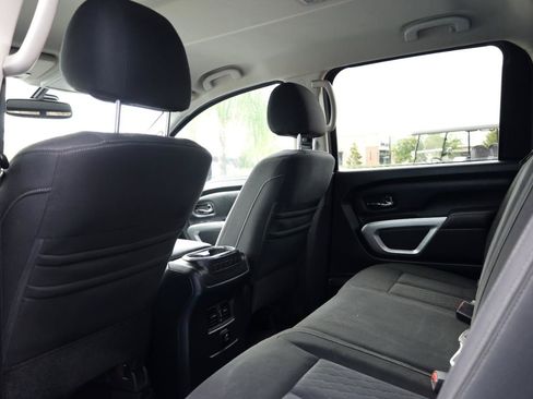 Used 2018 Nissan Titan SV w/ SV Convenience Package RWD image 14