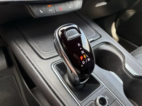 Used 2024 Cadillac XT4 Luxury w/ Cold Weather Package FWD image 19