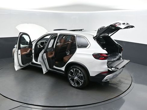 New 2026 BMW X5 sDrive40i w/ Climate Comfort Package image 2