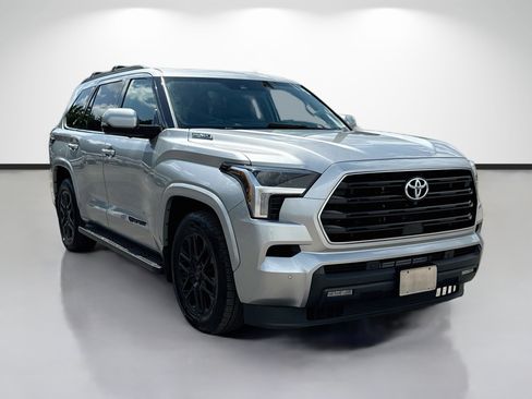 Used 2023 Toyota Sequoia SR5 w/ SR5 Premium Package AWD/4WD image 7