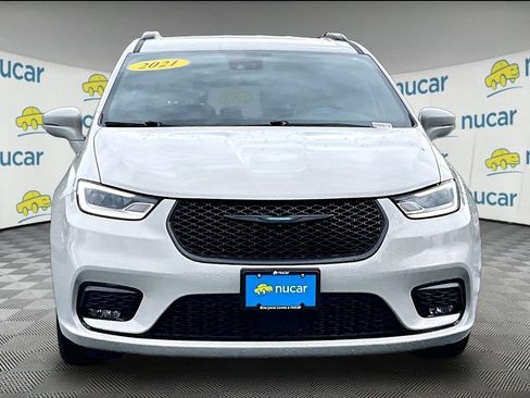 Used 2021 Chrysler Pacifica Touring w/ S Appearance Package FWD image 2