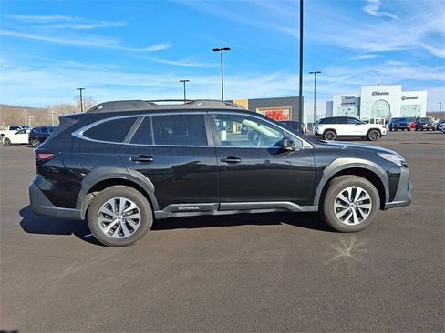 Used 2023 Subaru Outback Premium image 11
