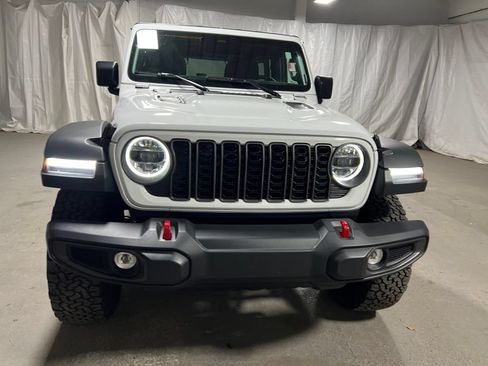 Used 2025 Jeep Wrangler Unlimited Rubicon AWD/4WD image 2