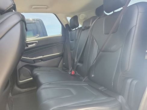Used 2019 Ford Edge Titanium FWD image 11