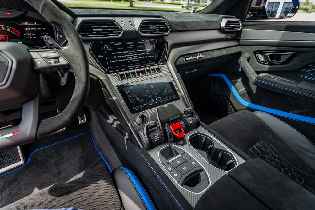 Used 2024 Lamborghini Urus Performante AWD/4WD image 34