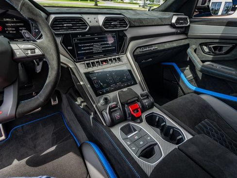 Used 2024 Lamborghini Urus Performante AWD/4WD image 34