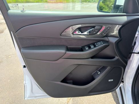 Used 2023 Chevrolet Traverse High Country w/ LPO, Floor Liner Package AWD/4WD image 17