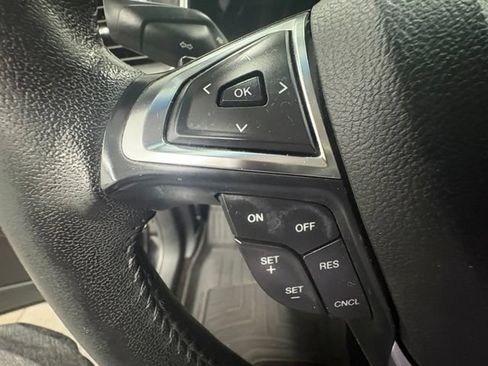 Used 2017 Ford Edge Titanium w/ Technology Package FWD image 18