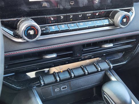 Used 2023 Chevrolet Colorado Z71 w/ Z71 Convenience Package 2 image 21