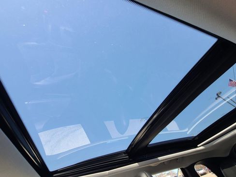 Used 2022 Jeep Cherokee Limited image 27