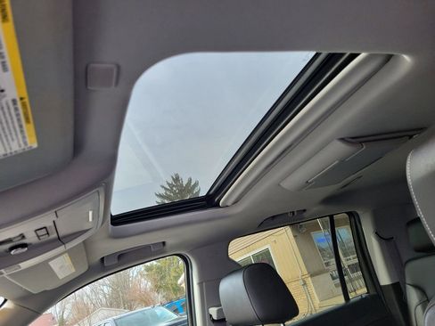 Used 2017 Chevrolet Suburban LT image 37