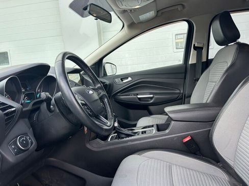 Certified 2018 Ford Escape SE w/ SE Sport Appearance Package image 8
