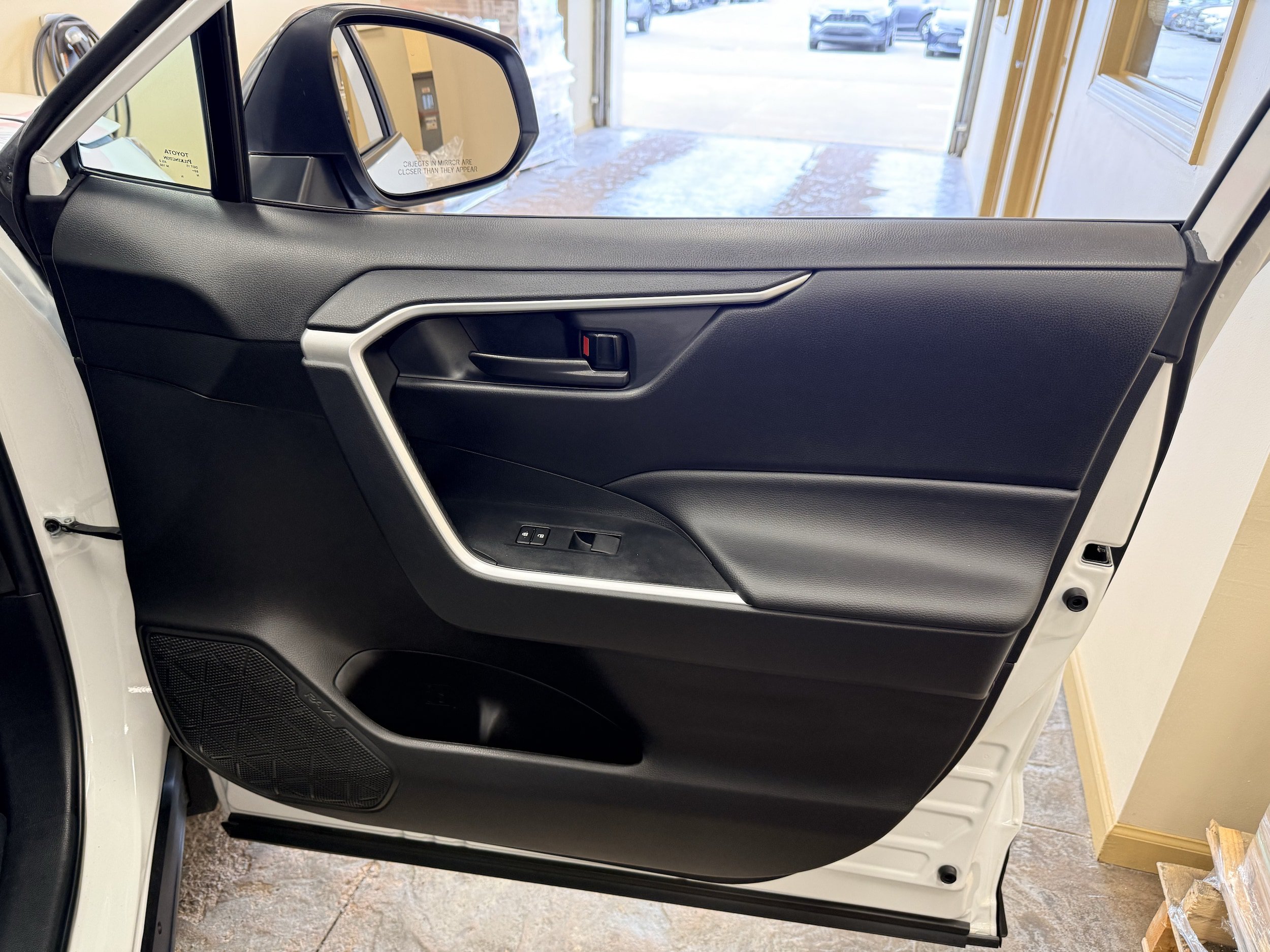 Used 2024 Toyota RAV4 LE AWD/4WD image 34