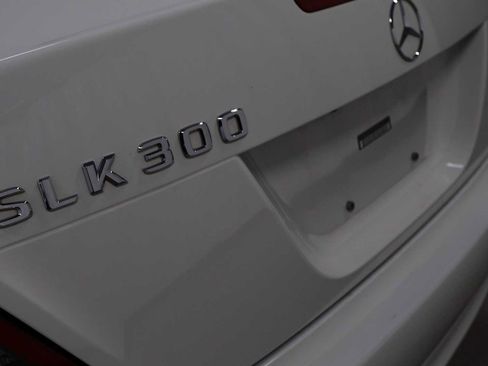 Used 2009 Mercedes-Benz SLK 300 image 8