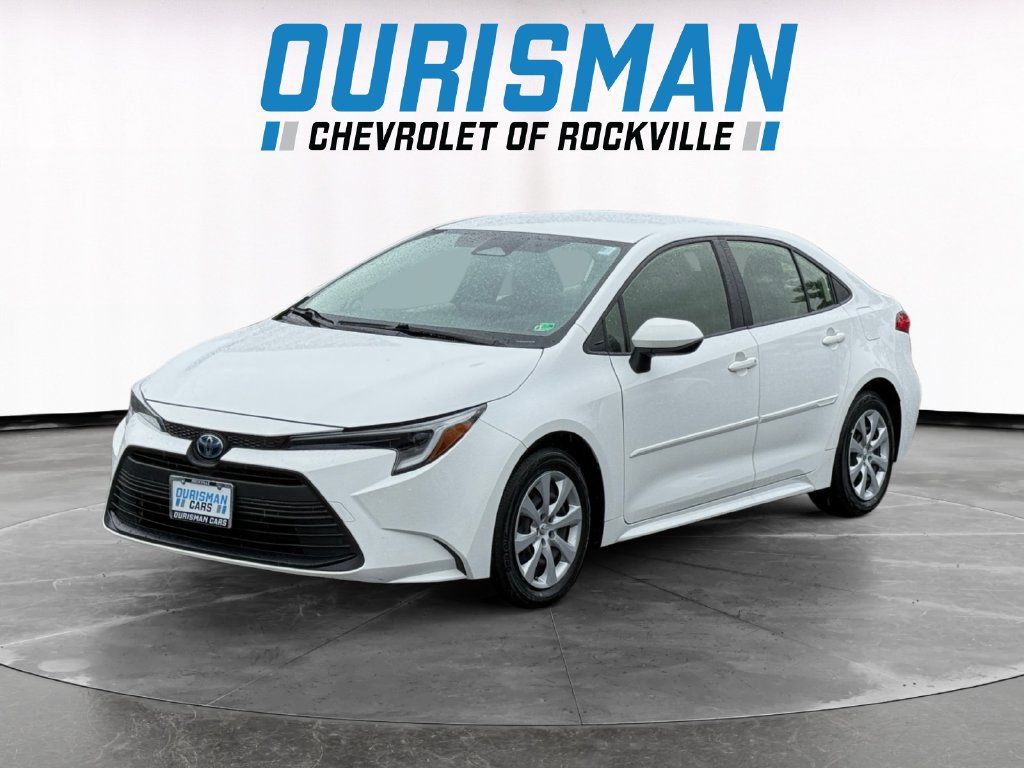 Used 2023 Toyota Corolla LE FWD image 2