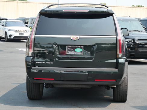 Used 2016 Cadillac Escalade Luxury AWD/4WD image 4