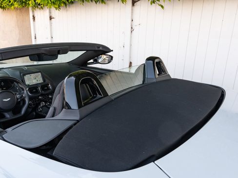 Used 2023 Aston Martin V8 Vantage Roadster RWD image 40