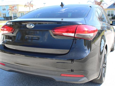 Used 2017 Kia Forte LX image 11