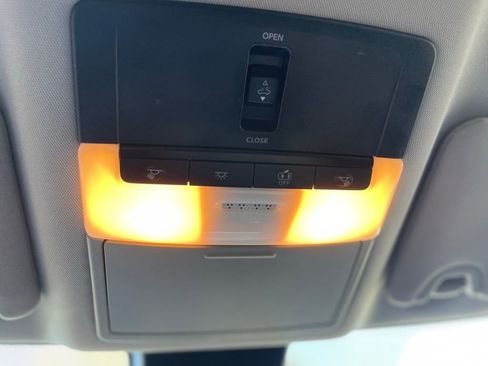 Used 2021 Nissan Altima 2.5 SR w/ SR Premium Package image 16