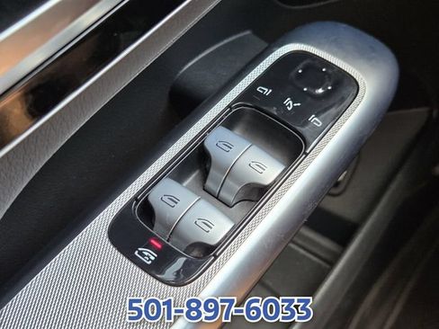 Used 2024 Mercedes-Benz GLC 300 4MATIC image 25