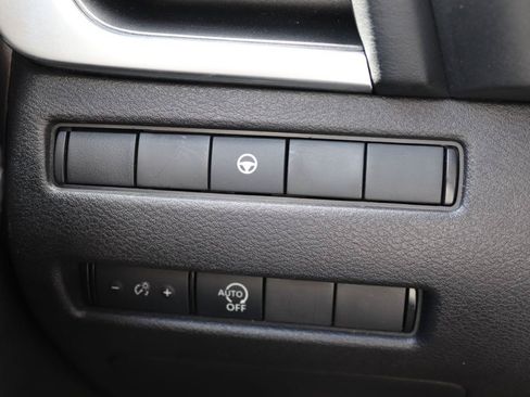 Used 2023 Nissan Rogue SV FWD image 6