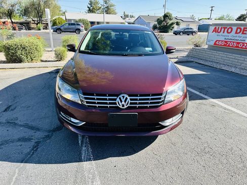 Used 2013 Volkswagen Passat TDI SEL Premium image 2