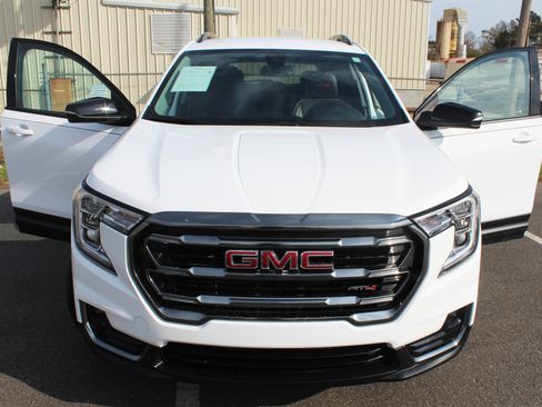 Used 2024 GMC Terrain AT4 image 18