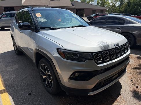 Used 2025 Jeep Compass Limited AWD/4WD image 1