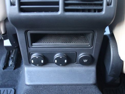 Used 2020 Jaguar F-PACE Premium image 28